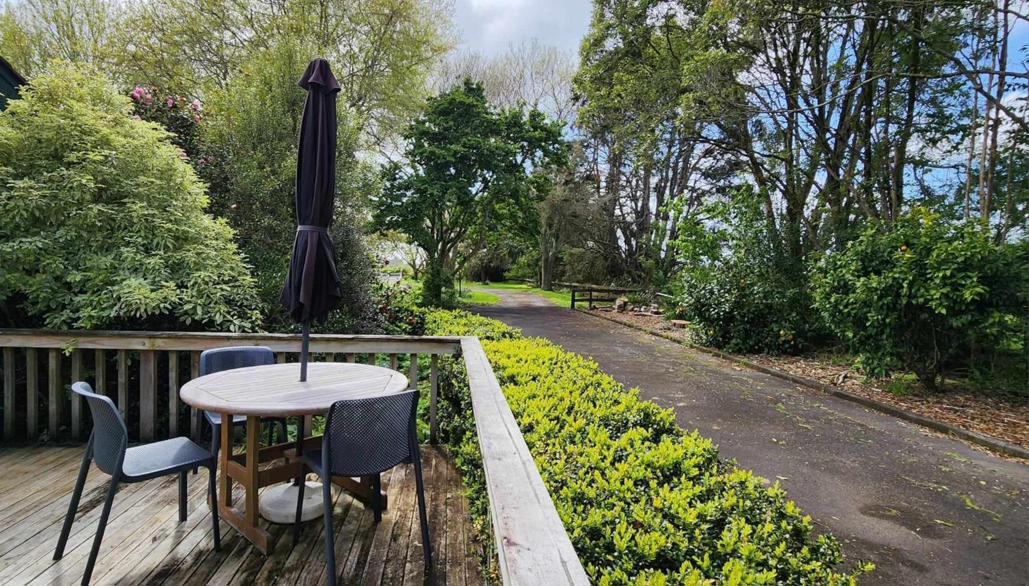 Takanini Woodbury Farm Bed & Breakfast エクステリア 写真