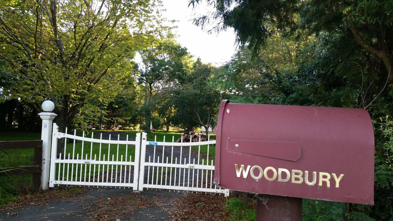 Takanini Woodbury Farm Bed & Breakfast エクステリア 写真